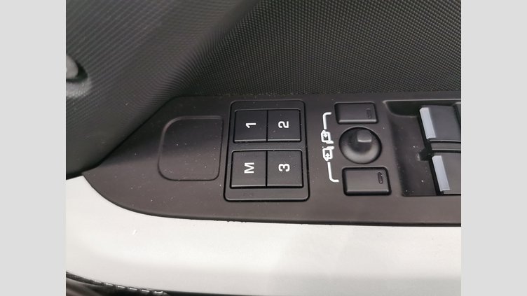 2023 認定中古車 Land Rover Defender 110 Santorini Black D300 AWD（AT） X-DYNAMIC SE