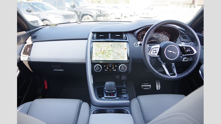 2024 認定中古車 Jaguar E-Pace オストゥーニパールホワイト P250（ガソリン） R-DYNAMIC SE