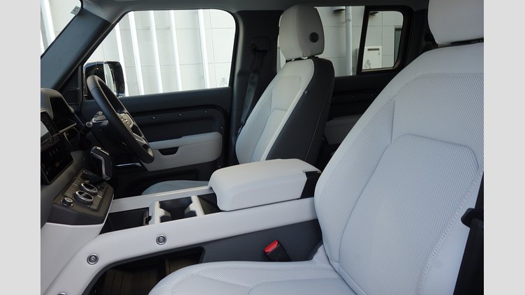 2024 認定中古車 Land Rover Defender 110 サントリーニブラック D350 ディーゼルマイルドハイブリッド S