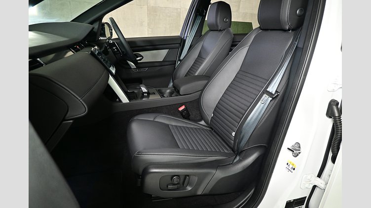 2024 認定中古車 Land Rover Discovery Sport フジホワイト D200マイルドハイブリッド（ディーゼル） 標準ホイール Dynamic SE