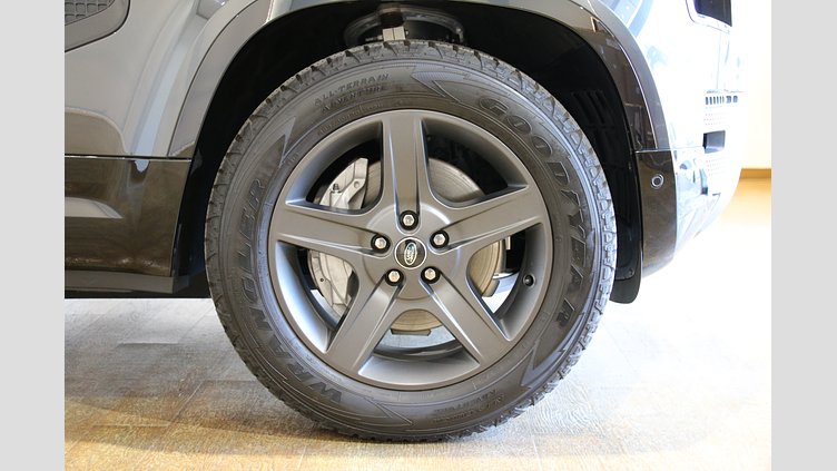 2025 認定中古車 Land Rover Defender 130 カルパチアングレイ D350 ディーゼルマイルドハイブリッド X-Dynamic SE