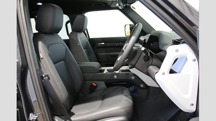 2025 認定中古車 Land Rover Defender 130 カルパチアングレイ D350 ディーゼルマイルドハイブリッド X-Dynamic SE