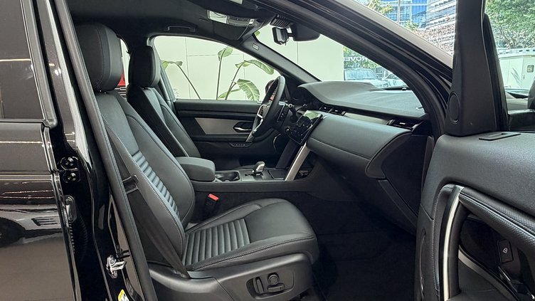 2025 新車 Land Rover Discovery Sport (1AG) Santorini Black 聖托里尼黑 P250 汽油輕油電混合 Standard Wheelbase Dynamic SE