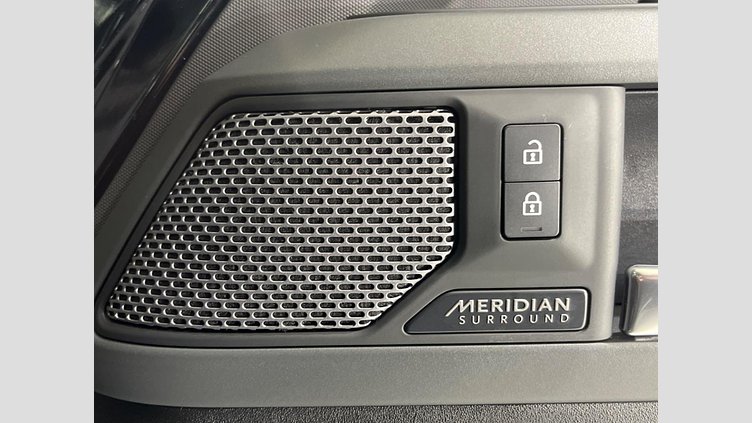 2021 認定中古車 Land Rover Defender 110 サントリーニブラック D300 AWD（AT） X