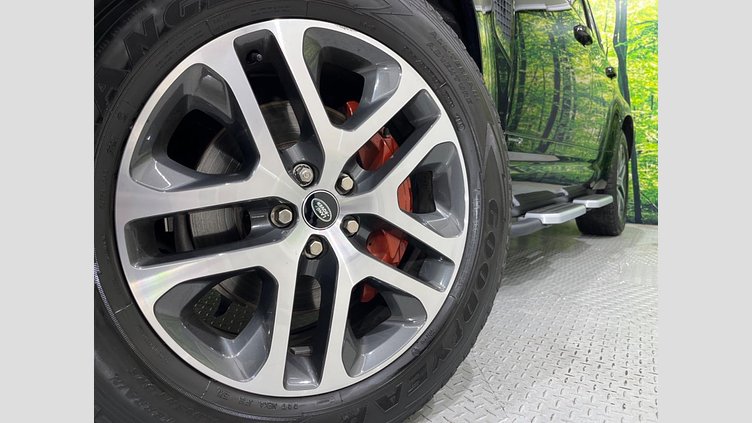 2021 認定中古車 Land Rover Defender 110 サントリーニブラック D300 AWD（AT） X