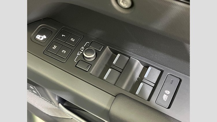 2021 認定中古車 Land Rover Defender 110 サントリーニブラック D300 AWD（AT） X