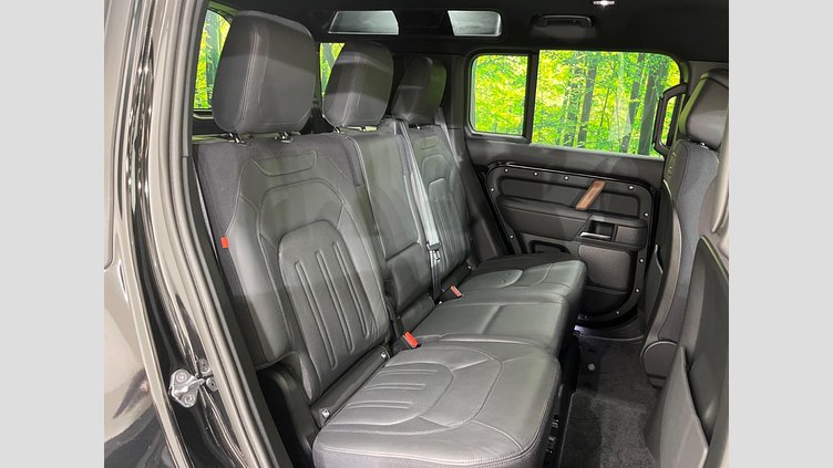 2021 認定中古車 Land Rover Defender 110 サントリーニブラック D300 AWD（AT） X