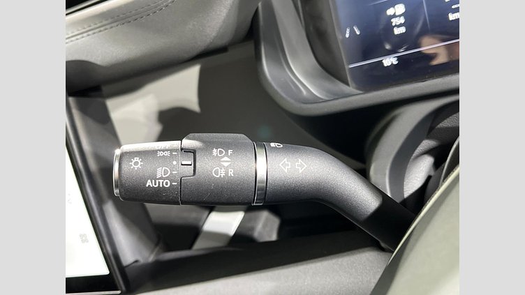 2024 認定中古車 Land Rover Defender 110 シリコンシルバー D350 ディーゼルマイルドハイブリッド X-Dynamic SE　HAKUBA EDITION