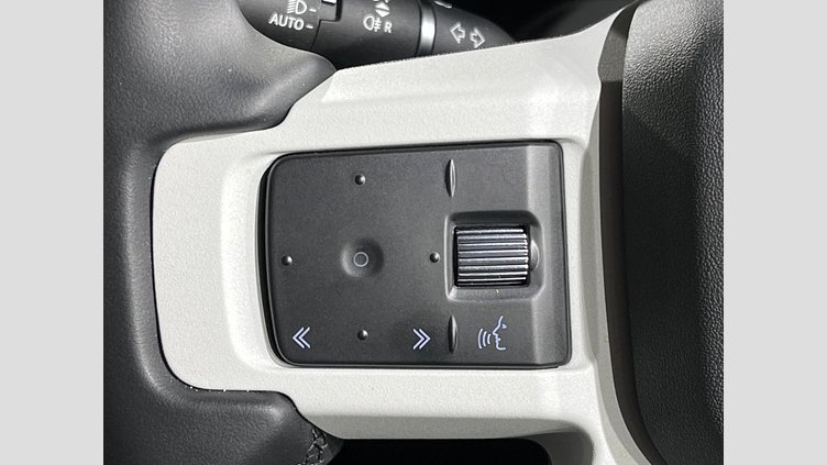 2024 認定中古車 Land Rover Defender 110 シリコンシルバー D350 ディーゼルマイルドハイブリッド X-Dynamic SE　HAKUBA EDITION