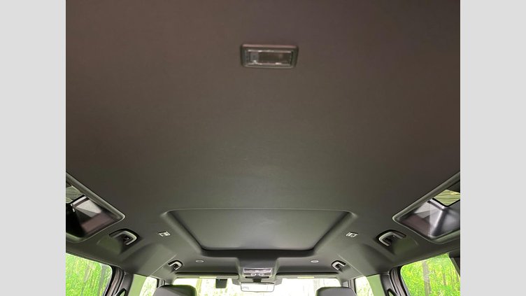 2024 認定中古車 Land Rover Defender 110 シリコンシルバー D350 ディーゼルマイルドハイブリッド X-Dynamic SE　HAKUBA EDITION