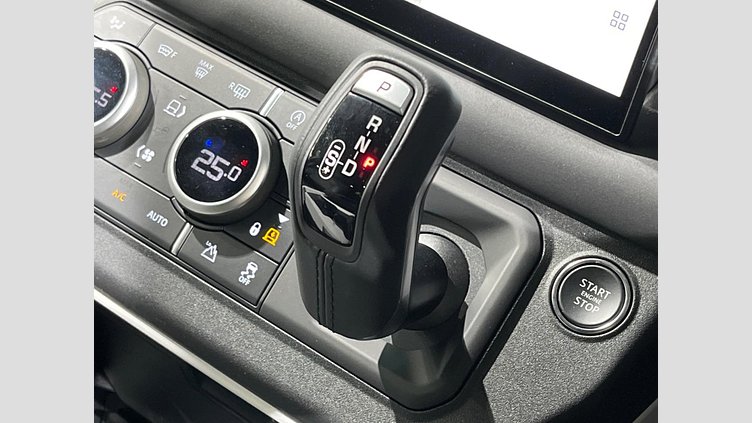 2024 認定中古車 Land Rover Defender 110 シリコンシルバー D350 ディーゼルマイルドハイブリッド X-Dynamic SE　HAKUBA EDITION