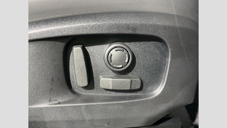 2024 認定中古車 Land Rover Defender 110 シリコンシルバー D350 ディーゼルマイルドハイブリッド X-Dynamic SE　HAKUBA EDITION