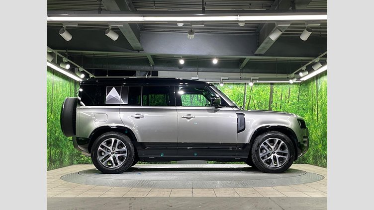 2024 認定中古車 Land Rover Defender 110 シリコンシルバー D350 ディーゼルマイルドハイブリッド X-Dynamic SE　HAKUBA EDITION