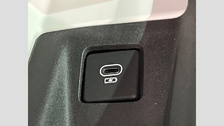 2024 認定中古車 Land Rover Defender 110 シリコンシルバー D350 ディーゼルマイルドハイブリッド X-Dynamic SE　HAKUBA EDITION