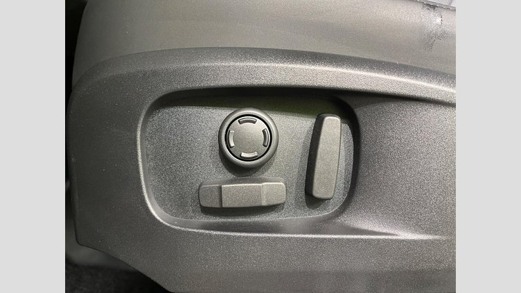 2024 認定中古車 Land Rover Defender 110 シリコンシルバー D350 ディーゼルマイルドハイブリッド X-Dynamic SE　HAKUBA EDITION