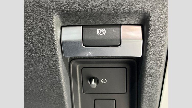 2024 認定中古車 Land Rover Defender 110 シリコンシルバー D350 ディーゼルマイルドハイブリッド X-Dynamic SE　HAKUBA EDITION