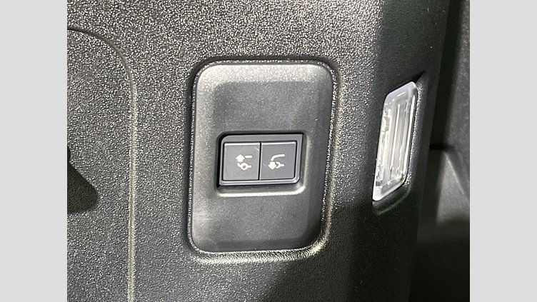 2024 認定中古車 Land Rover Defender 110 シリコンシルバー D350 ディーゼルマイルドハイブリッド X-Dynamic SE　HAKUBA EDITION