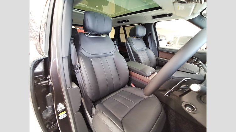 2024 認定中古車 Land Rover Range Rover トルマリンブラウン - グロスフィニッシュ P550 AWD PHEV（AT） スタンダードホイールベース Autobiography