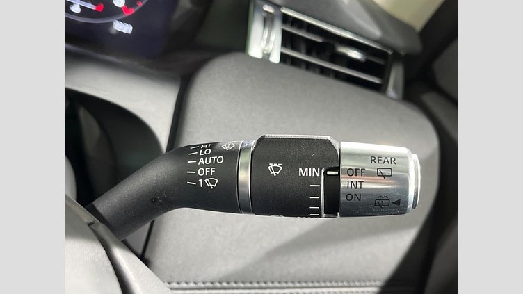 2021 認定中古車 Land Rover Discovery Sport ユーロンホワイト D200 AWD（オートマチック）MHEV 標準ホイールベース SE