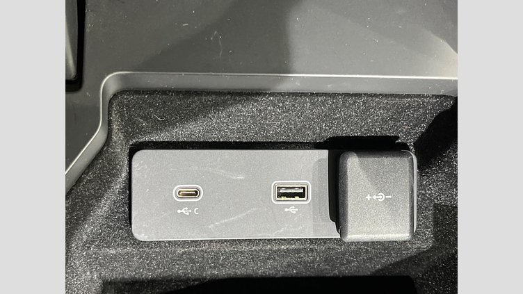 2021 認定中古車 Land Rover Discovery Sport ユーロンホワイト D200 AWD（オートマチック）MHEV 標準ホイールベース SE