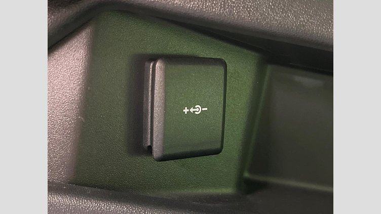 2021 認定中古車 Land Rover Discovery Sport ユーロンホワイト D200 AWD（オートマチック）MHEV 標準ホイールベース SE