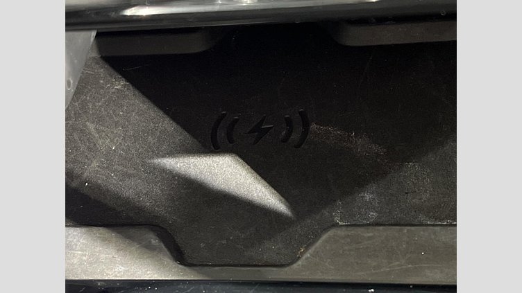 2021 認定中古車 Land Rover Discovery Sport ユーロンホワイト D200 AWD（オートマチック）MHEV 標準ホイールベース SE