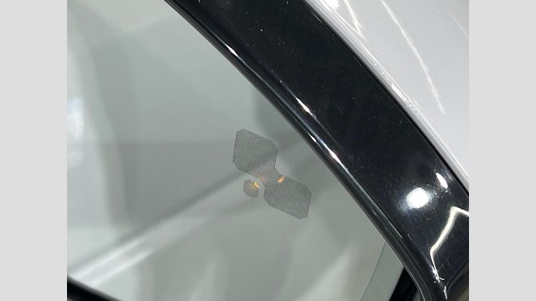 2021 認定中古車 Land Rover Discovery Sport ユーロンホワイト D200 AWD（オートマチック）MHEV 標準ホイールベース SE