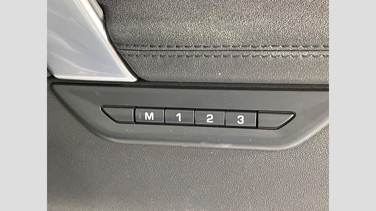 2021 認定中古車 Land Rover Discovery Sport ユーロンホワイト D200 AWD（オートマチック）MHEV 標準ホイールベース SE