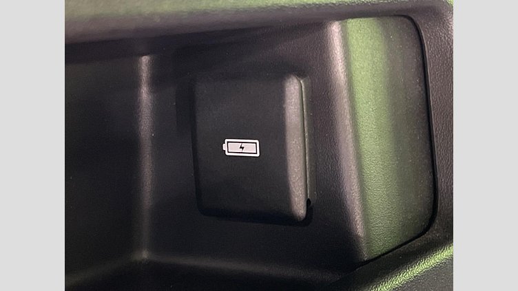 2021 認定中古車 Land Rover Discovery Sport ユーロンホワイト D200 AWD（オートマチック）MHEV 標準ホイールベース SE