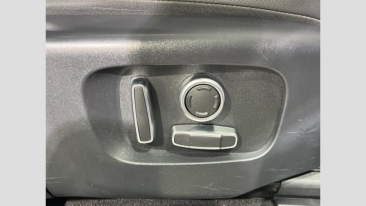 2021 認定中古車 Land Rover Discovery Sport ユーロンホワイト D200 AWD（オートマチック）MHEV 標準ホイールベース SE