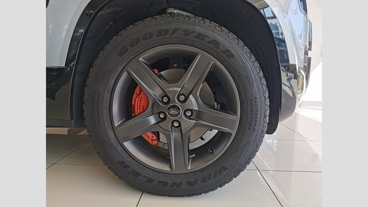 2023 認定中古車 Land Rover Defender 110 ハクバシルバー D300 AWD（AT） X