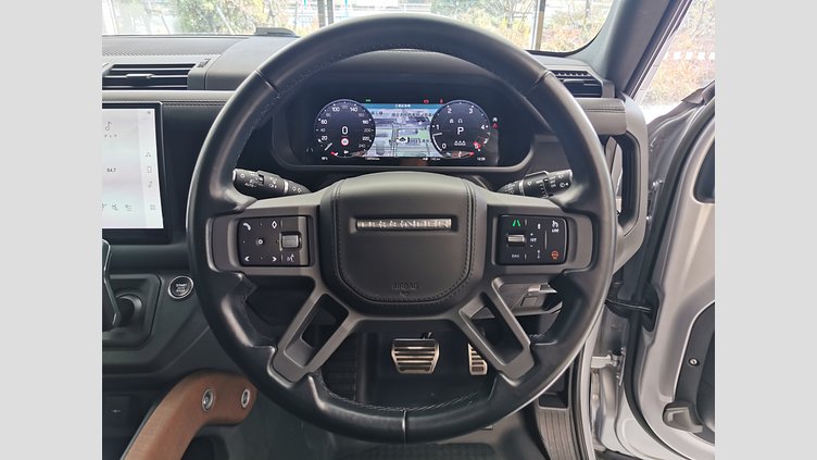 2023 認定中古車 Land Rover Defender 110 ハクバシルバー D300 AWD（AT） X