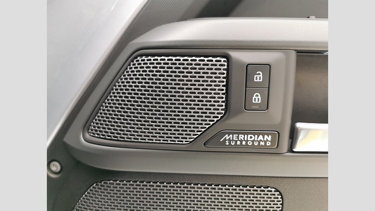 2023 認定中古車 Land Rover Defender 110 ハクバシルバー D300 AWD（AT） X