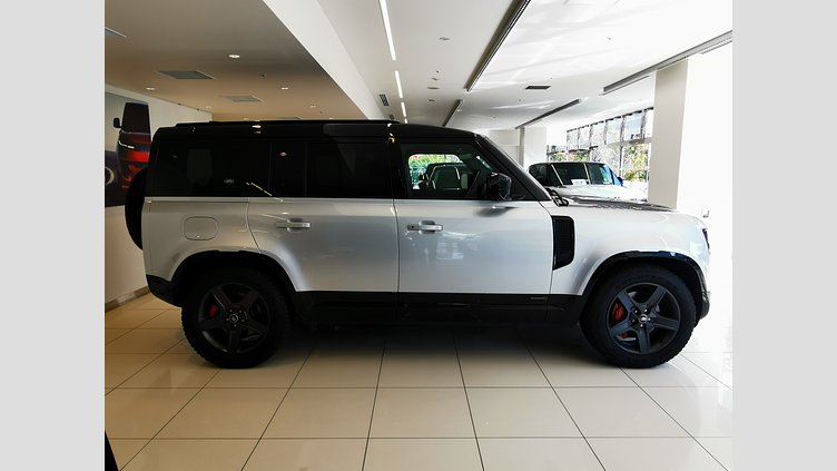 2023 認定中古車 Land Rover Defender 110 ハクバシルバー D300 AWD（AT） X