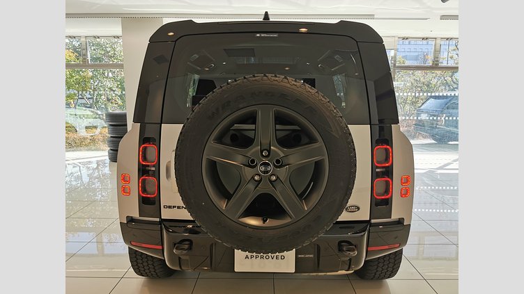 2023 認定中古車 Land Rover Defender 110 ハクバシルバー D300 AWD（AT） X