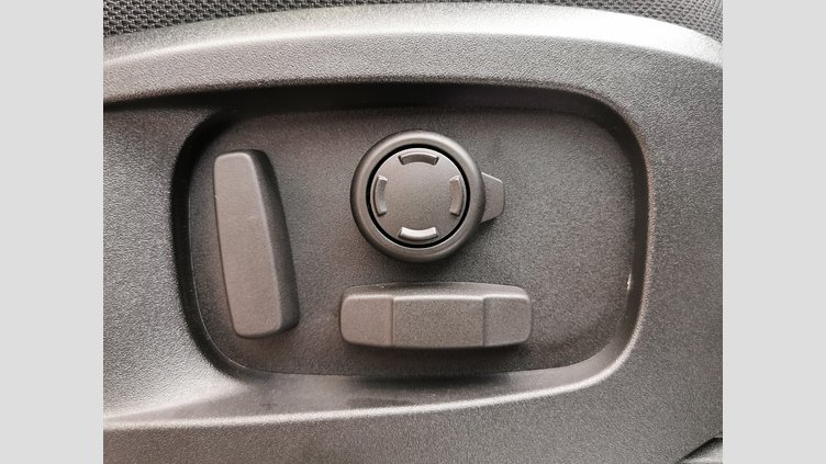 2023 認定中古車 Land Rover Defender 110 ハクバシルバー D300 AWD（AT） X