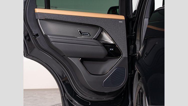 2024 認定中古車 Land Rover Range Rover Sport サントリーニブラック D300マイルドハイブリッド スタンダードホイールベース Dynamic SE