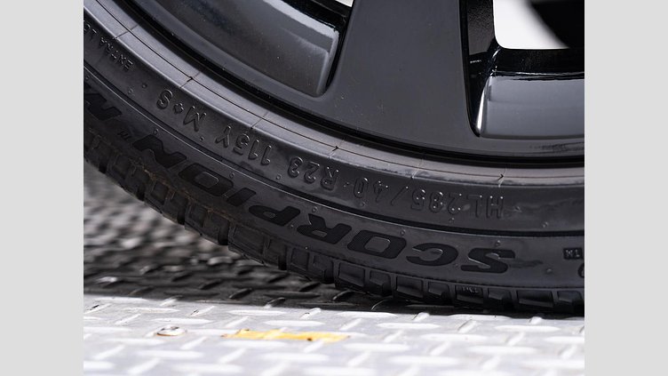 2024 認定中古車 Land Rover Range Rover Sport サントリーニブラック D300マイルドハイブリッド スタンダードホイールベース Dynamic SE