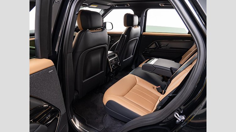 2024 認定中古車 Land Rover Range Rover Sport サントリーニブラック D300マイルドハイブリッド スタンダードホイールベース Dynamic SE