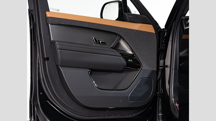 2024 認定中古車 Land Rover Range Rover Sport サントリーニブラック D300マイルドハイブリッド スタンダードホイールベース Dynamic SE