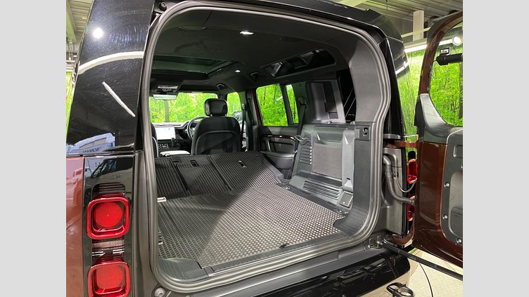 2024 認定中古車 Land Rover Defender 110 セドナレッド D350 ディーゼルマイルドハイブリッド Sedona Edition