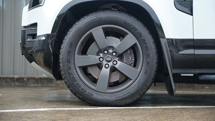 2025 Approved Land Rover Defender 110 Fuji White 110 425 EDITION