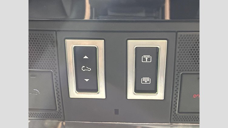 2023 認定中古車 Land Rover Defender 110 サントリーニブラック D300 AWD（AT） X-DYNAMIC HSE