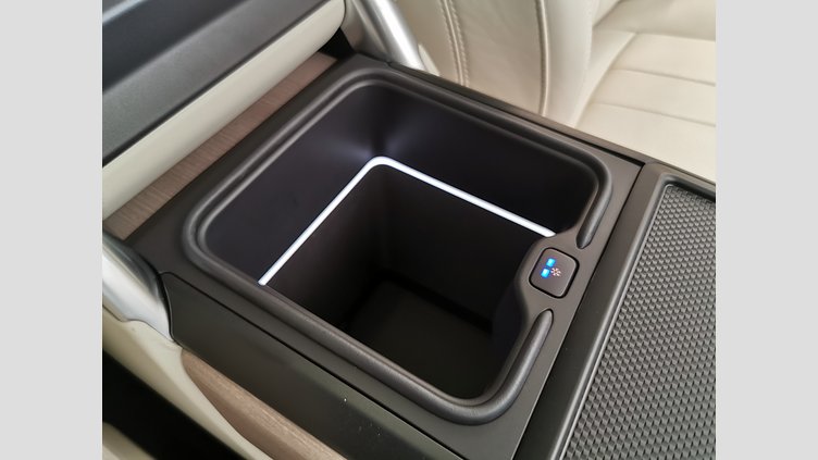 2023 認定中古車 Land Rover Range Rover Sunset Gold in Satin finish 3.0 litre i6 PHEV​ ファーストエディション