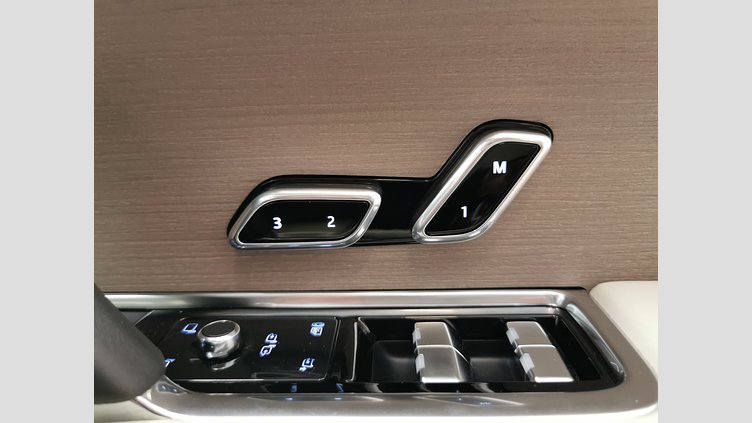 2023 認定中古車 Land Rover Range Rover Sunset Gold in Satin finish 3.0 litre i6 PHEV​ ファーストエディション