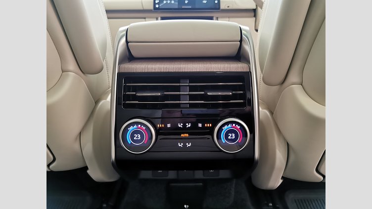 2023 認定中古車 Land Rover Range Rover Sunset Gold in Satin finish 3.0 litre i6 PHEV​ ファーストエディション