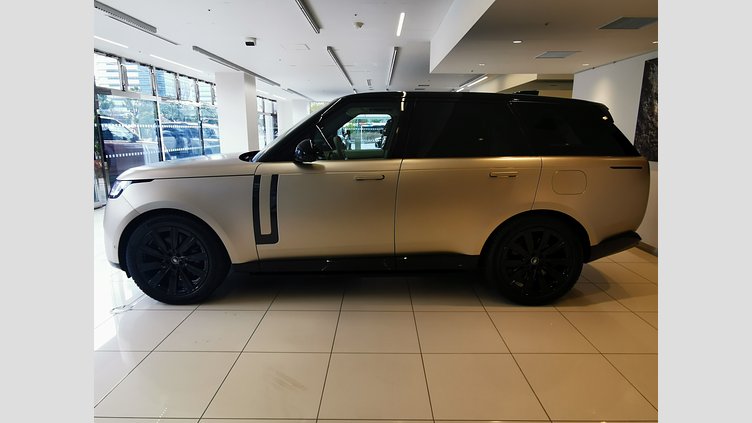 2023 認定中古車 Land Rover Range Rover Sunset Gold in Satin finish 3.0 litre i6 PHEV​ ファーストエディション