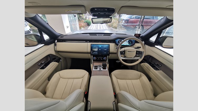 2023 認定中古車 Land Rover Range Rover Sunset Gold in Satin finish 3.0 litre i6 PHEV​ ファーストエディション