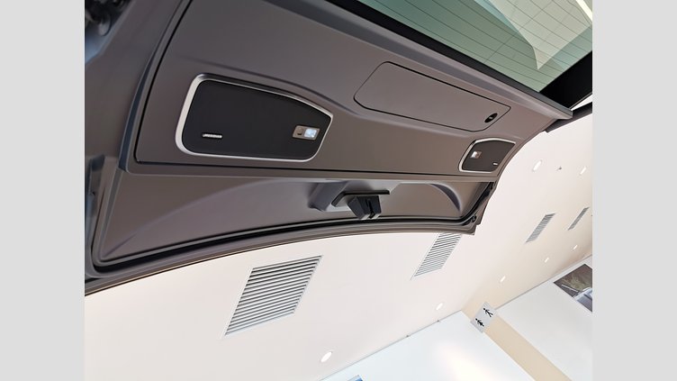 2023 認定中古車 Land Rover Range Rover Sunset Gold in Satin finish 3.0 litre i6 PHEV​ ファーストエディション