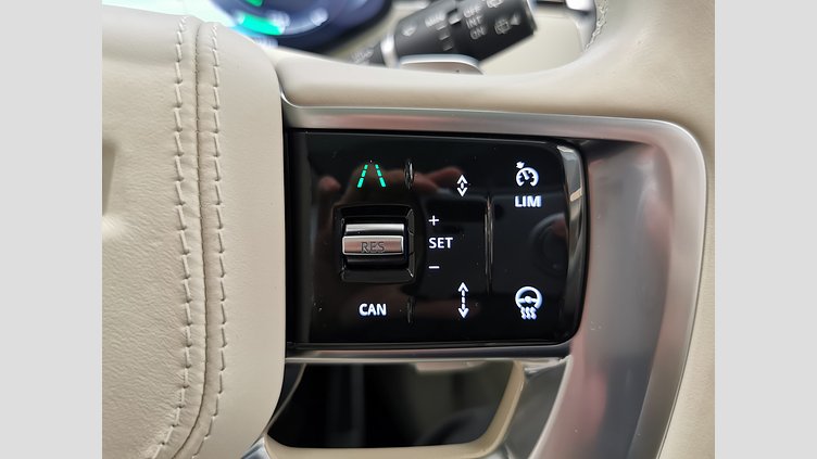 2023 認定中古車 Land Rover Range Rover Sunset Gold in Satin finish 3.0 litre i6 PHEV​ ファーストエディション